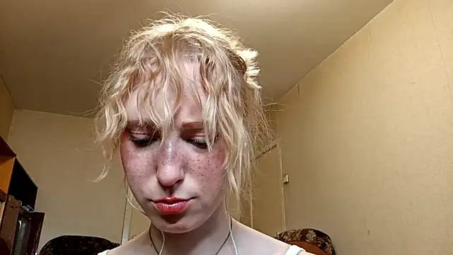 CuteLittleAngel webcam