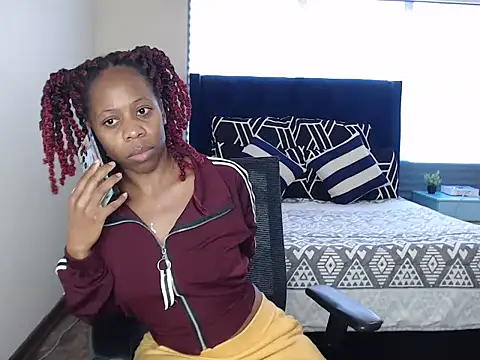 QUEENMANDYY webcam