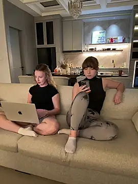 Nura_n_Sarah webcam