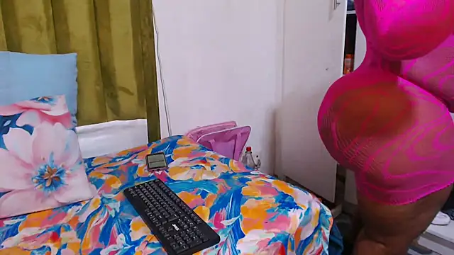 BigbootyNickyx webcam