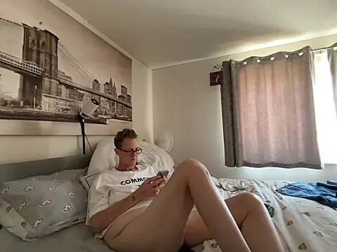 Curvy-Jinx webcam