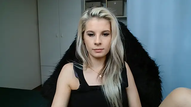 KristineGlow webcam