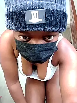 Naughtyfeli022 webcam