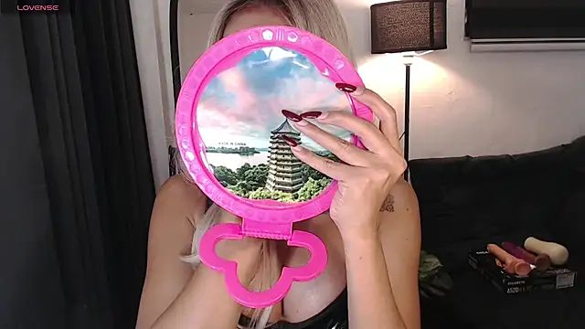 Miss_Ricca_Smith live cam on StripChat