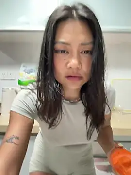 ruanruan05 (F young) - Show pussy with dildo