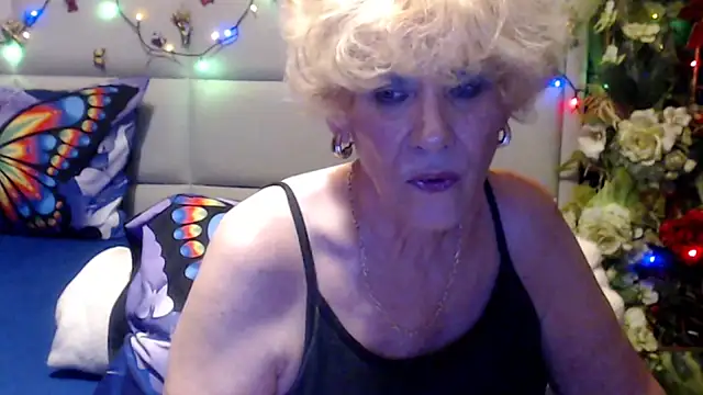 HappyWomanOn webcam