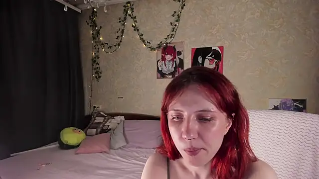 Love_is_Lola webcam