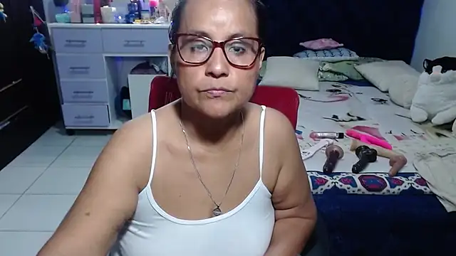 pervert_mommy_ live cam on StripChat