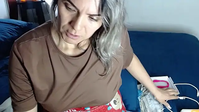 Chantal_hott live cam on StripChat