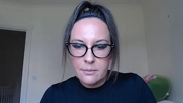 Humiliatrixxxx live cam on StripChat