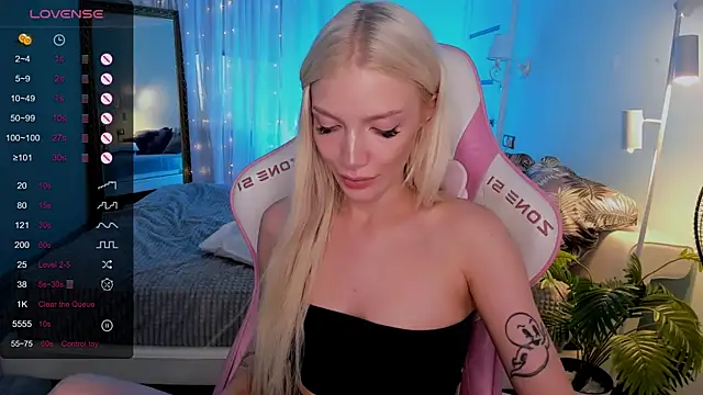 AnyaTaylor_ webcam