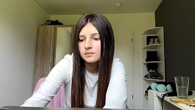 SpanishRooter live cam