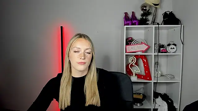 EvelynBlond webcam