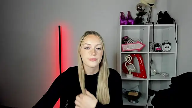 EvelynBlond webcam