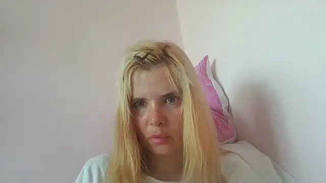 HornyElena webcam