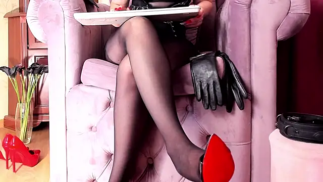 LadyLeather webcam