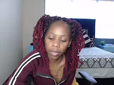 QUEENMANDYY webcam