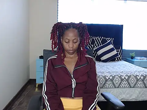 QUEENMANDYY