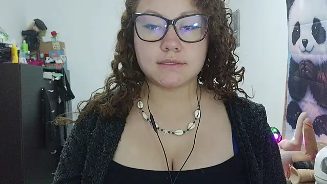 curly_greeneyed webcam