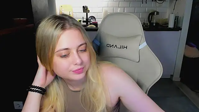 blonde_kellyy webcam
