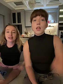 Nura_n_Sarah webcam