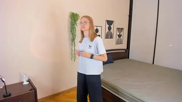 FemMantis live sex cam