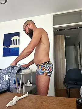Latinox79 live cam on StripChat