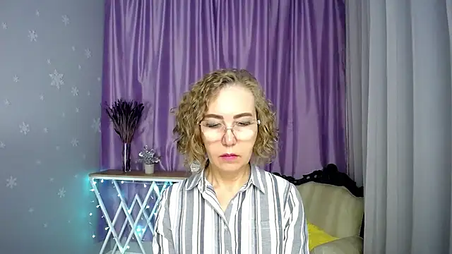 queen_a_n_i live cam on StripChat