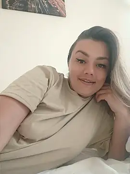 KrissSexi live cam on StripChat