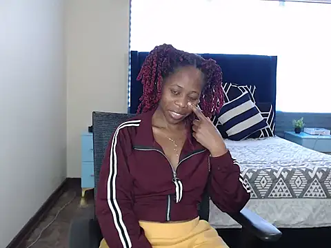 QUEENMANDYY webcam