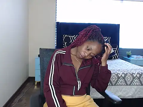 QUEENMANDYY webcam