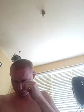 piercingpik live cam on StripChat