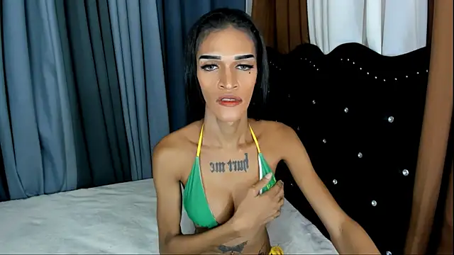 urlatinagoddes4uxxx live cam on StripChat