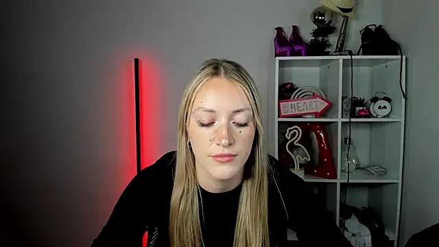 EvelynBlond webcam