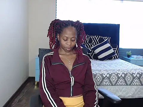 QUEENMANDYY live cam on StripChat