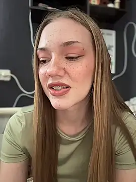 MilaMoone webcam