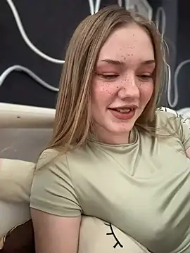MilaMoone live cam on StripChat