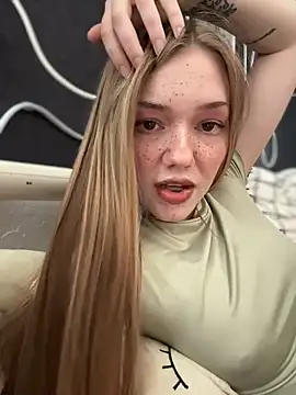 MilaMoone webcam