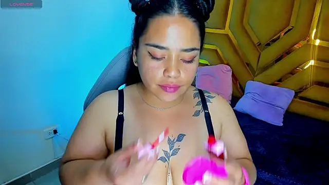 Violett_Cinnamon webcam