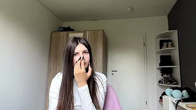 SpanishRooter live cam on StripChat