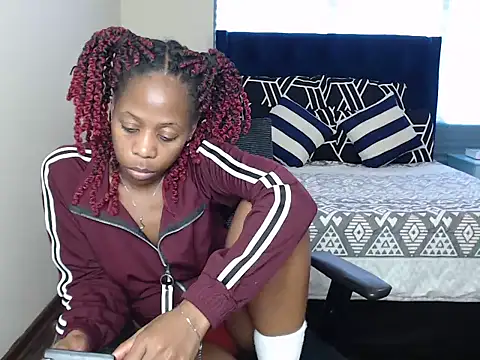 QUEENMANDYY webcam