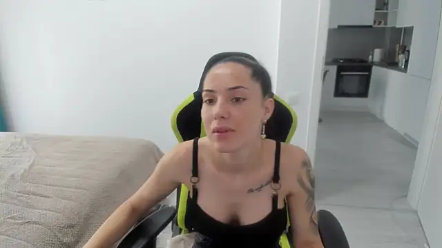 Emmapmg live cam on StripChat