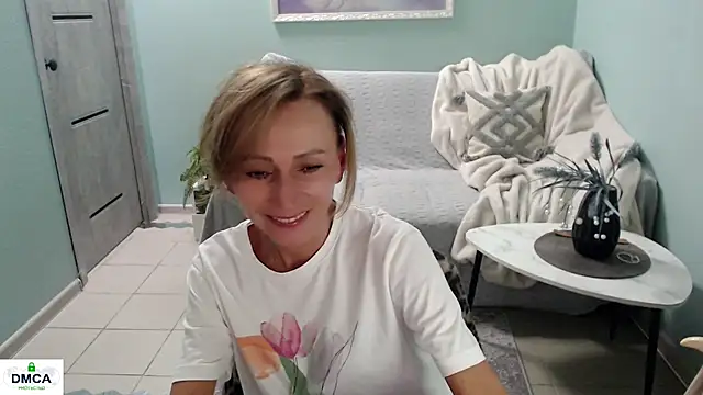 HornyMilf_777 webcam