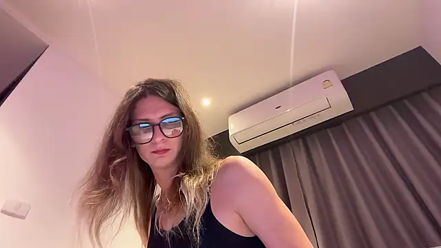 AlicePinkhead webcam