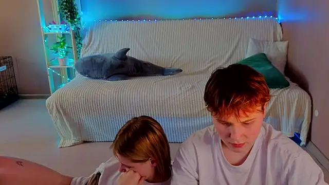 two_gerls_here webcam