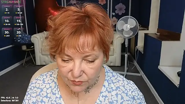 Kira_Kenett webcam