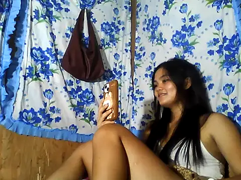 PinaySkinnyJust18 webcam