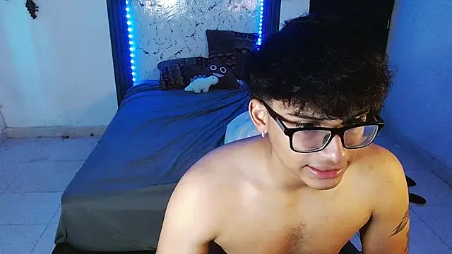 Mr_yisuzz webcam