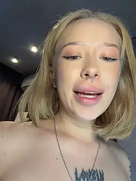 MaryChanXO live cam on StripChat