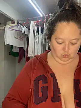 Chloee_Peach live cam on StripChat